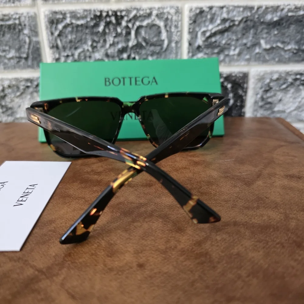 Bottega Veneta Made In JapanTortoise Shell Sunglasses - Picture 1 of 8